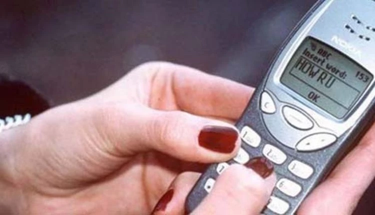 Γιατί είστε τυχεροί εάν έχετε κρατήσει τα παλιά σας κινητά τηλέφωνα…